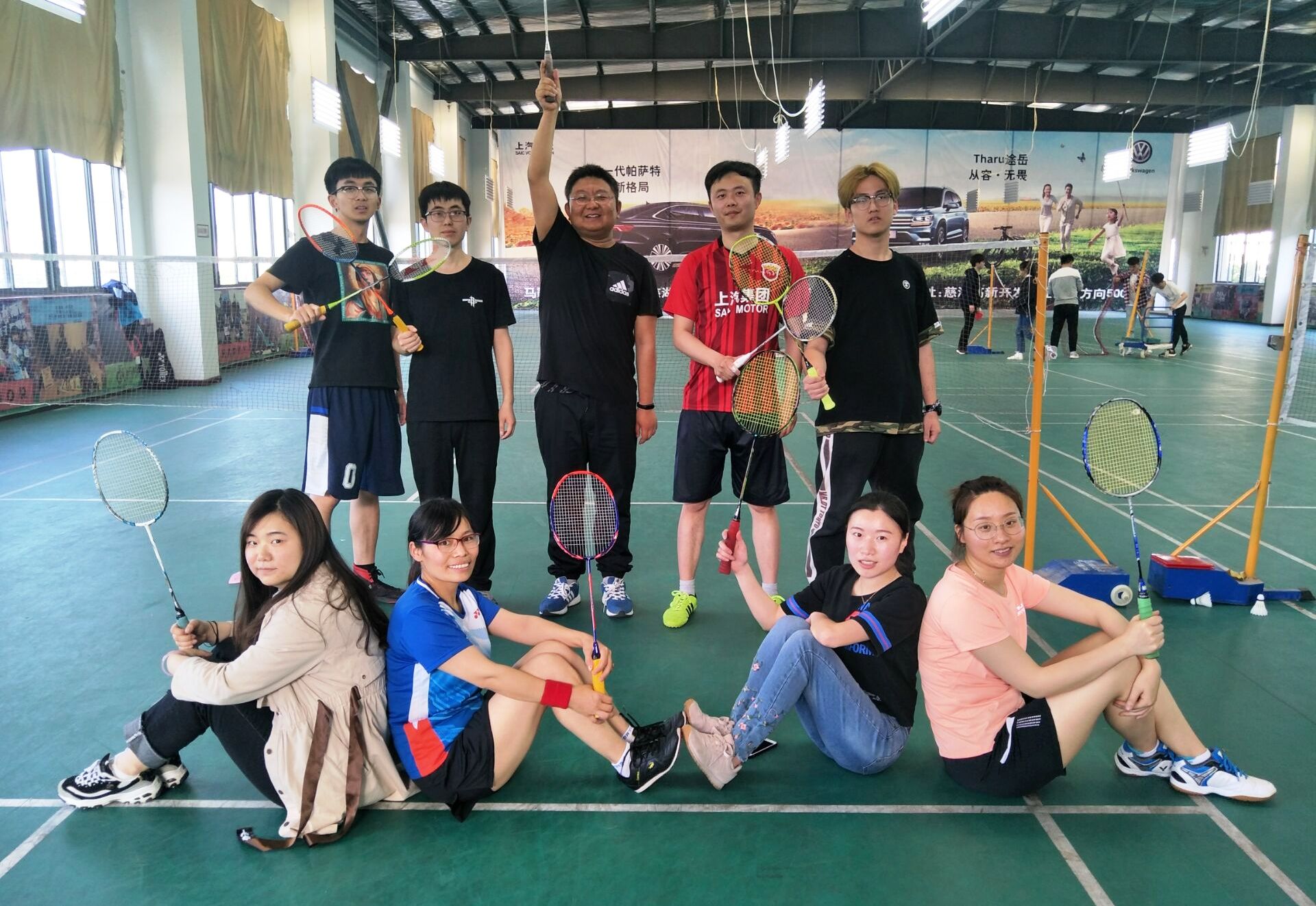 beat365成功举行2019教职工羽毛球赛