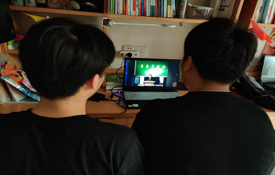 beat365积极组织团员青年观看“青春在战'疫'中闪光”青春思政课