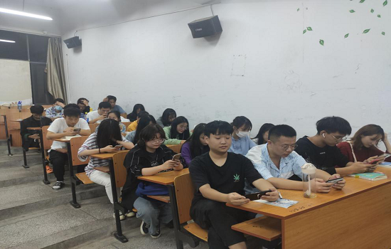 beat365团委积极组织观看“矢志艰苦奋斗，谱写青春之歌”全省大学生同上一堂思政大课活动