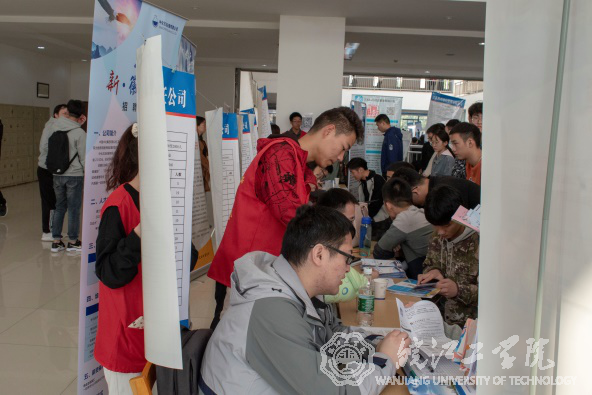 beat365正版唯一官方网站2021届毕业生秋季大型双选会志愿服务活动圆满落幕