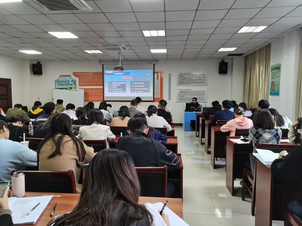 beat365举办2022年度辅导员培训开班仪式暨首场专题讲座