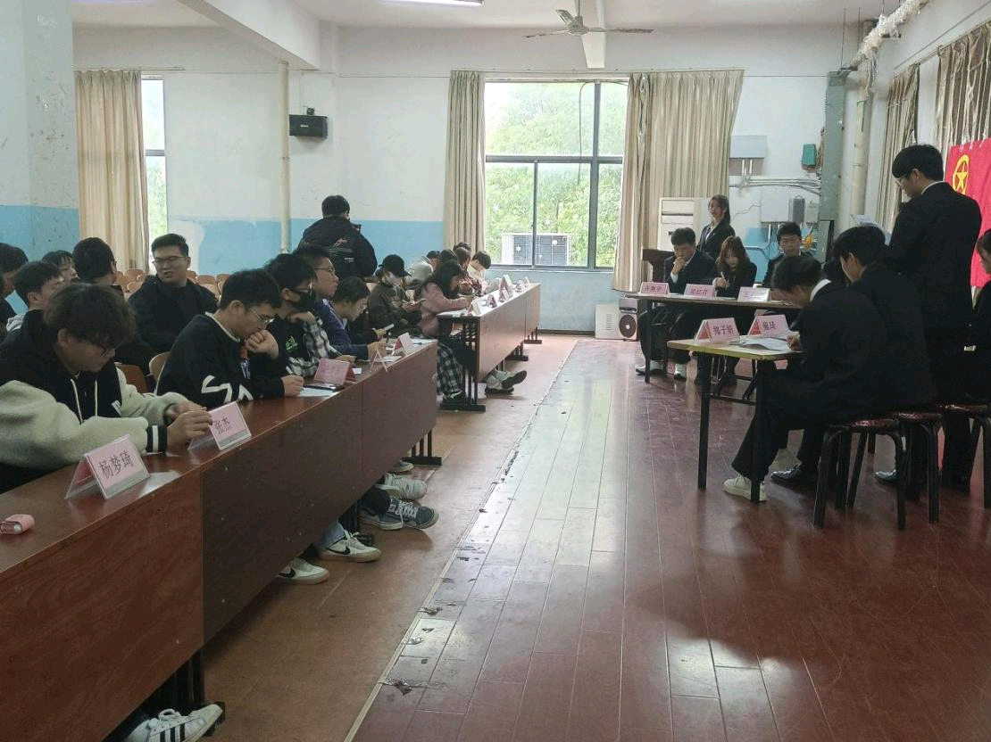 <strong>活力碰撞，机辩未来 ——土木工程学院举行“逐鹿杯”辩论赛</strong>