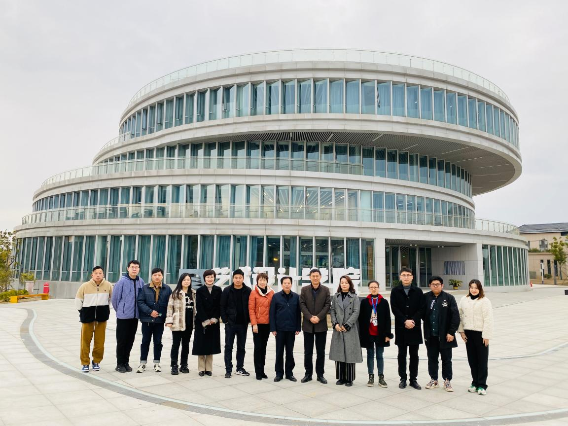 <strong>beat365艺术设计学院一行调研安徽信息工程学院艺术设计学院</strong>