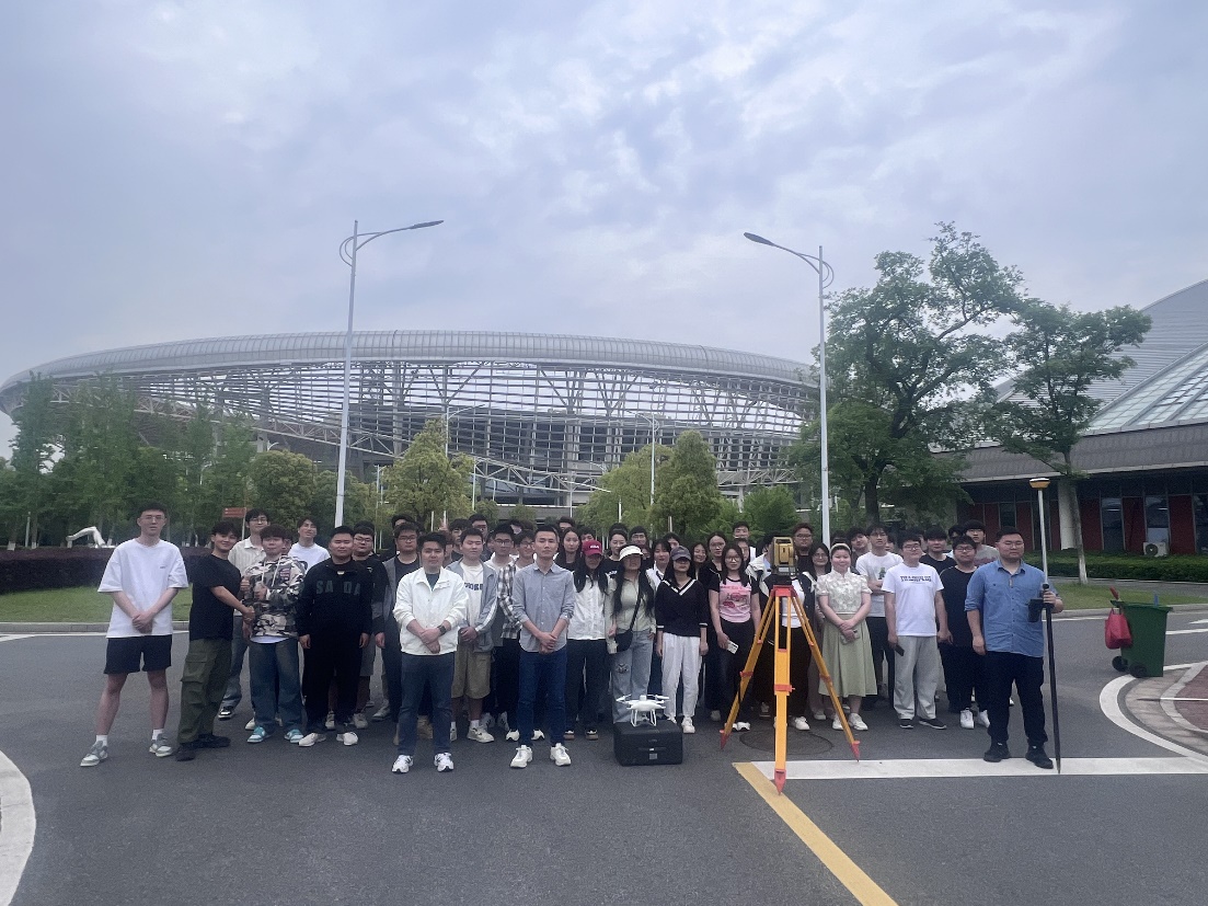 <strong>土木工程学院2020级测绘工程专业开展毕业实习现场实践活动</strong>