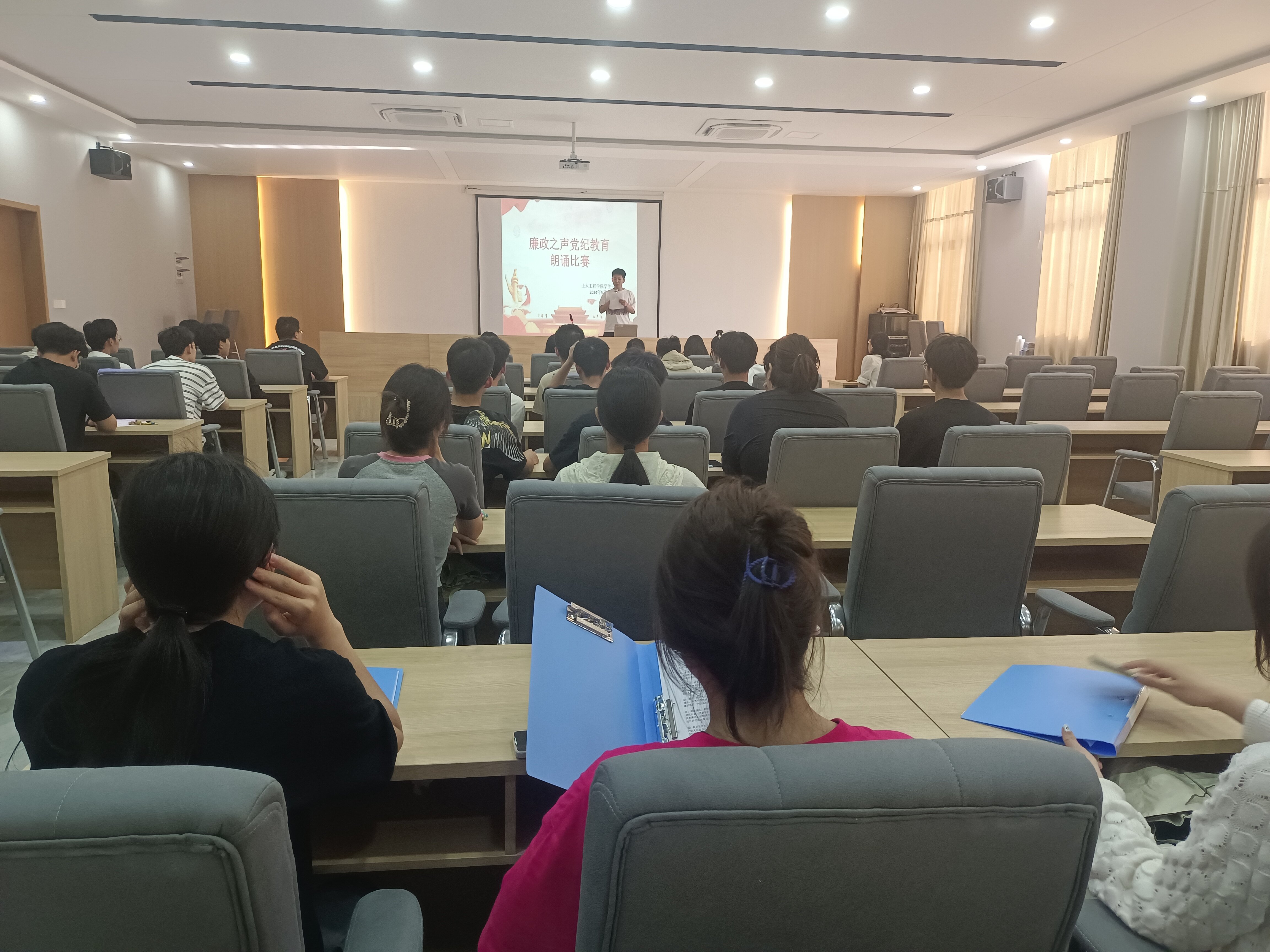 <strong>土木工程学院举办廉政之声党纪教育朗诵比赛</strong>