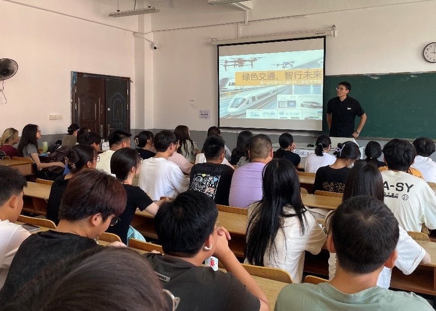 <strong>总结旧绩展风貌，大赛动员向未来 ——土木工程学院2022级交通工程专业召开新学期主题班会</strong>