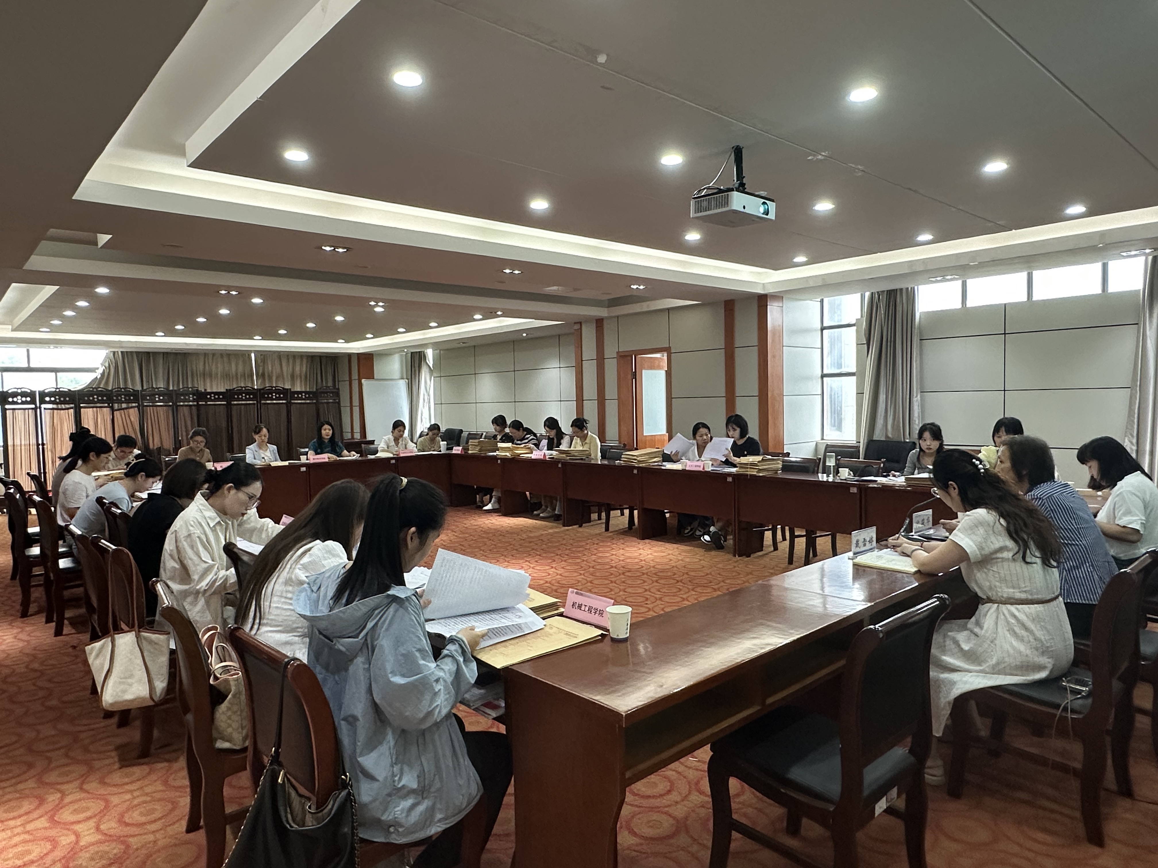 <strong>强规范 促提升 校党委组织部开展发展党员档案集中互查互审工作</strong>