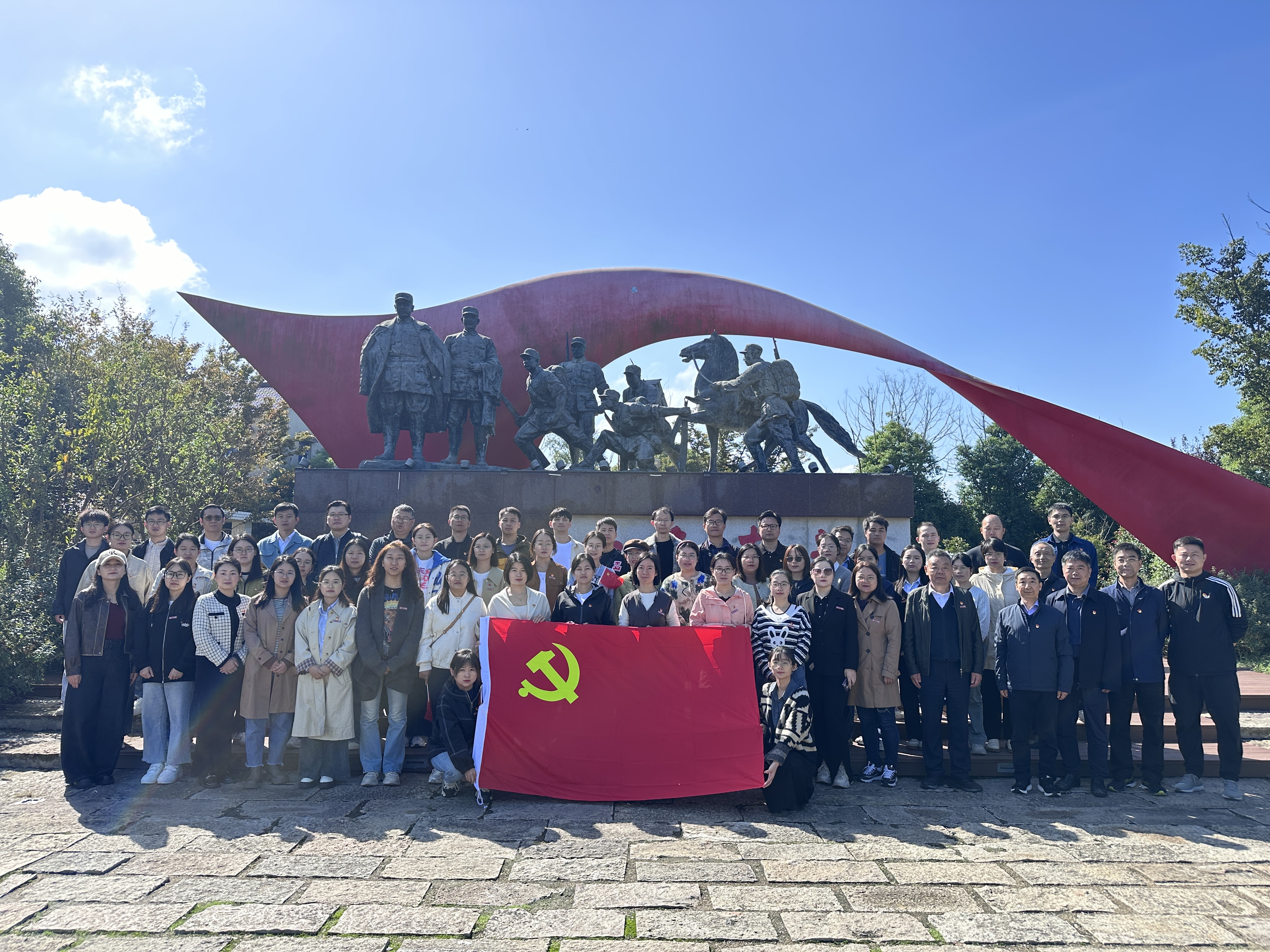 <strong>寻访红色足迹砺初心 赓续红色血脉铸师魂 ——土木工程学院赴红色李巷教育基地开展主题教育活动</strong>