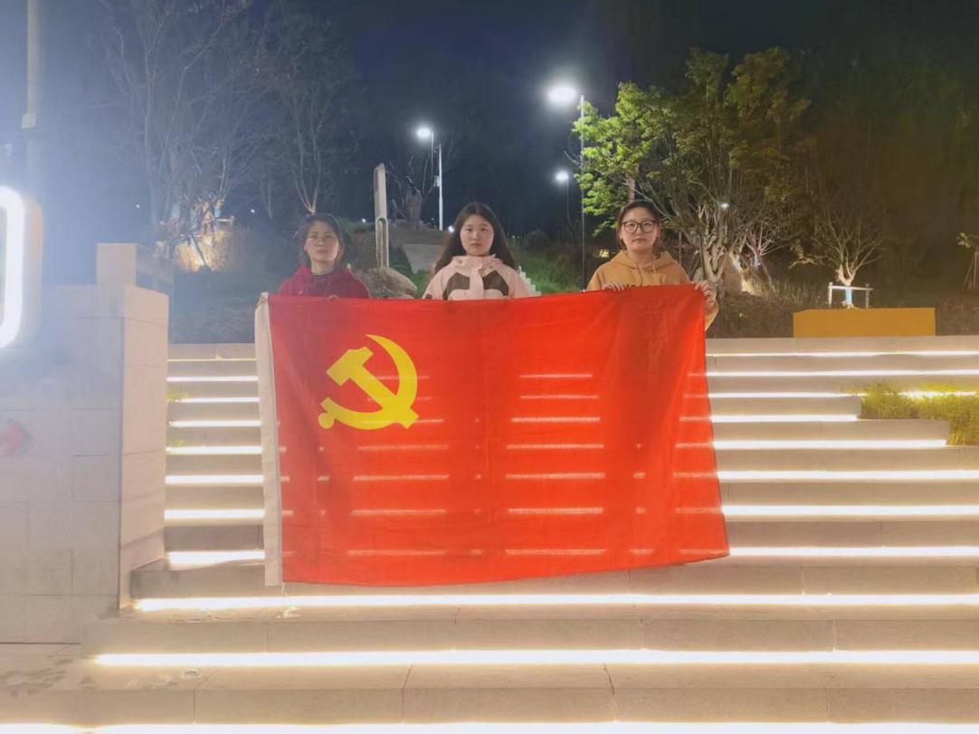 <strong>党建引领护青山  筑牢森林防火线 ——土木工程学院学生党支部联合学苑社区党委开展护林防火志愿服务活动</strong>