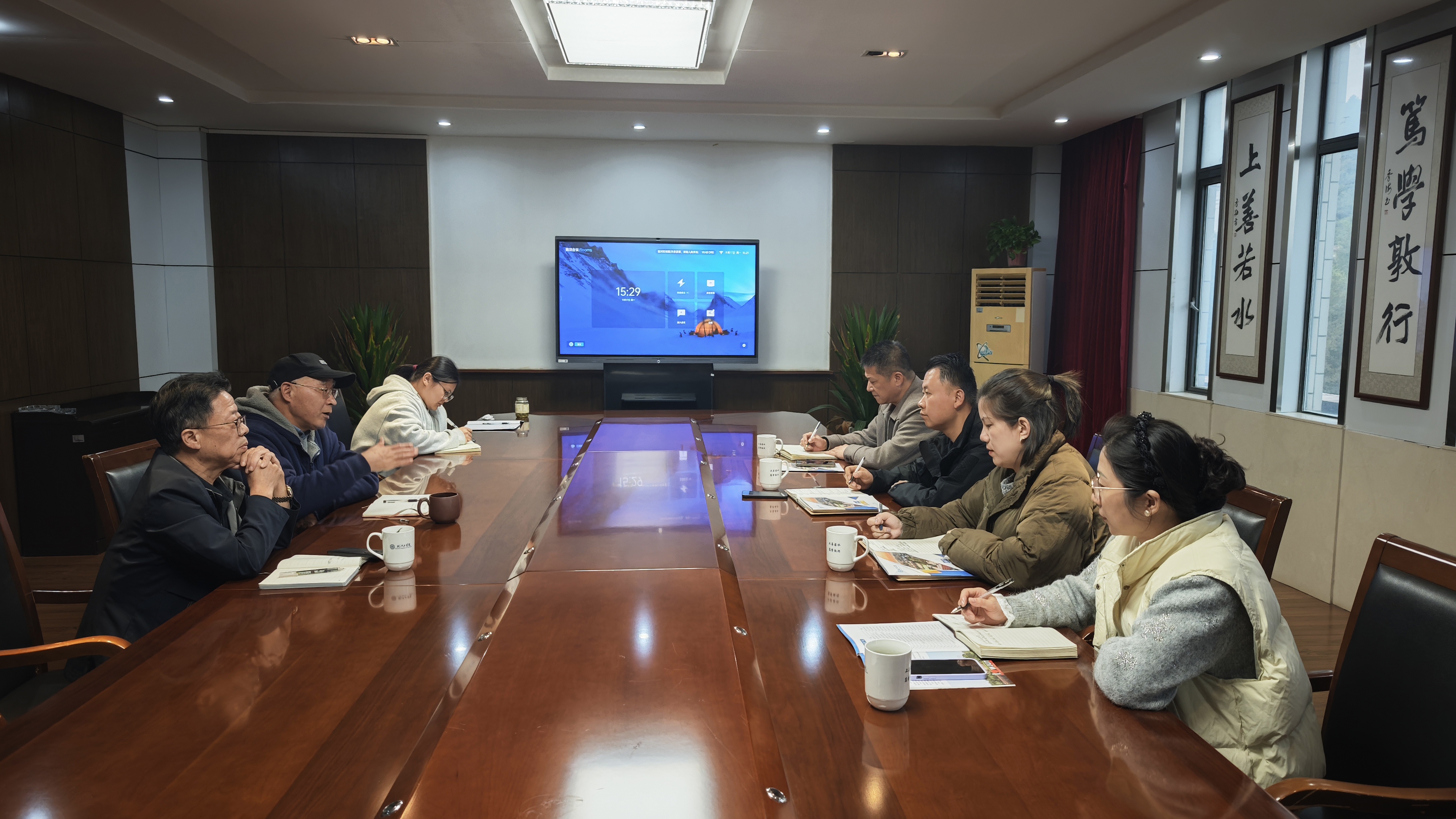 当涂县太白镇党委书记何伟一行到beat365洽谈