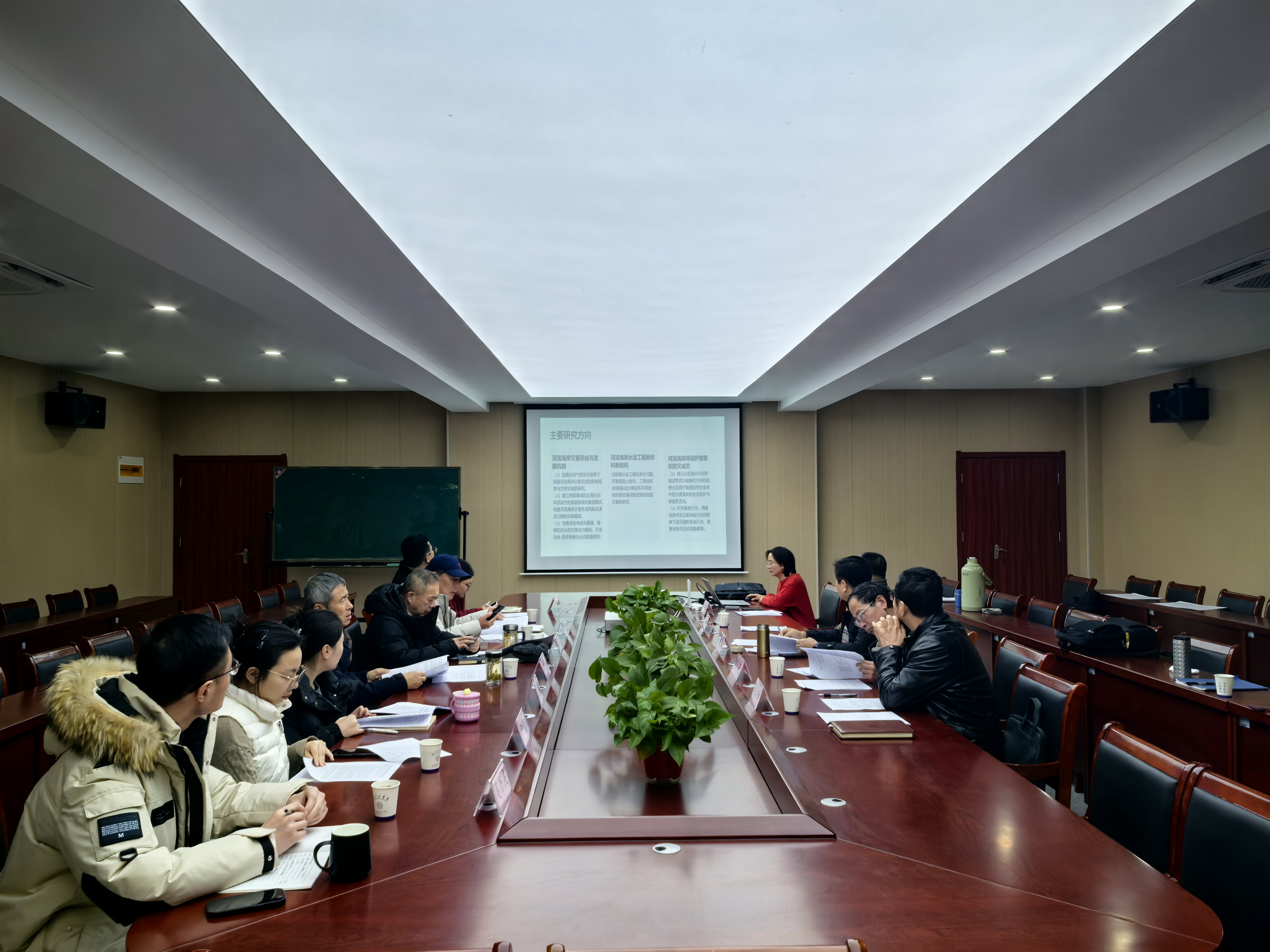 beat365正版唯一官方网站水运工程及河流海岸水动力研究所建设方案论证会在水利工程学院顺利举行