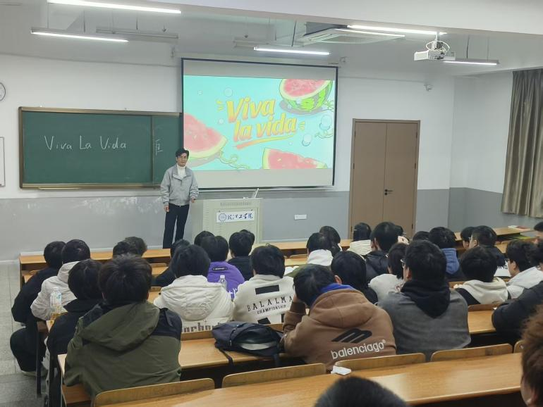 <strong>青春万岁 向阳而行 ——土木工程学院2023级土木工程专业召开主题班会</strong>