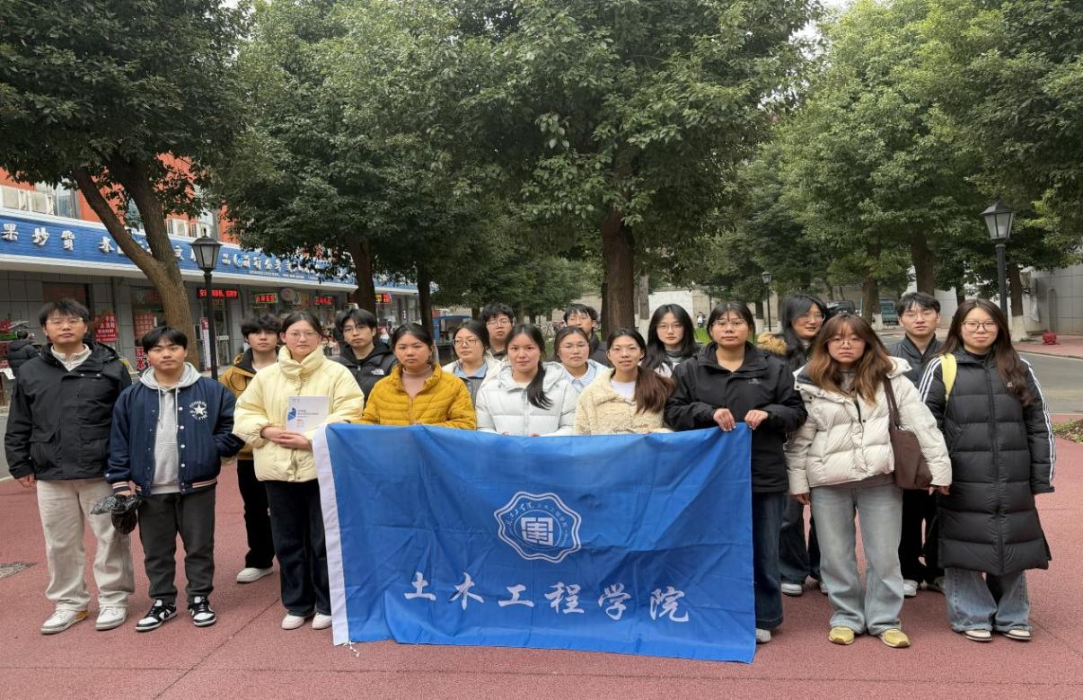 <strong>砼心践初心  净美学雷锋 ——土木与安全工程学院开展雷锋月志愿服务活动</strong>