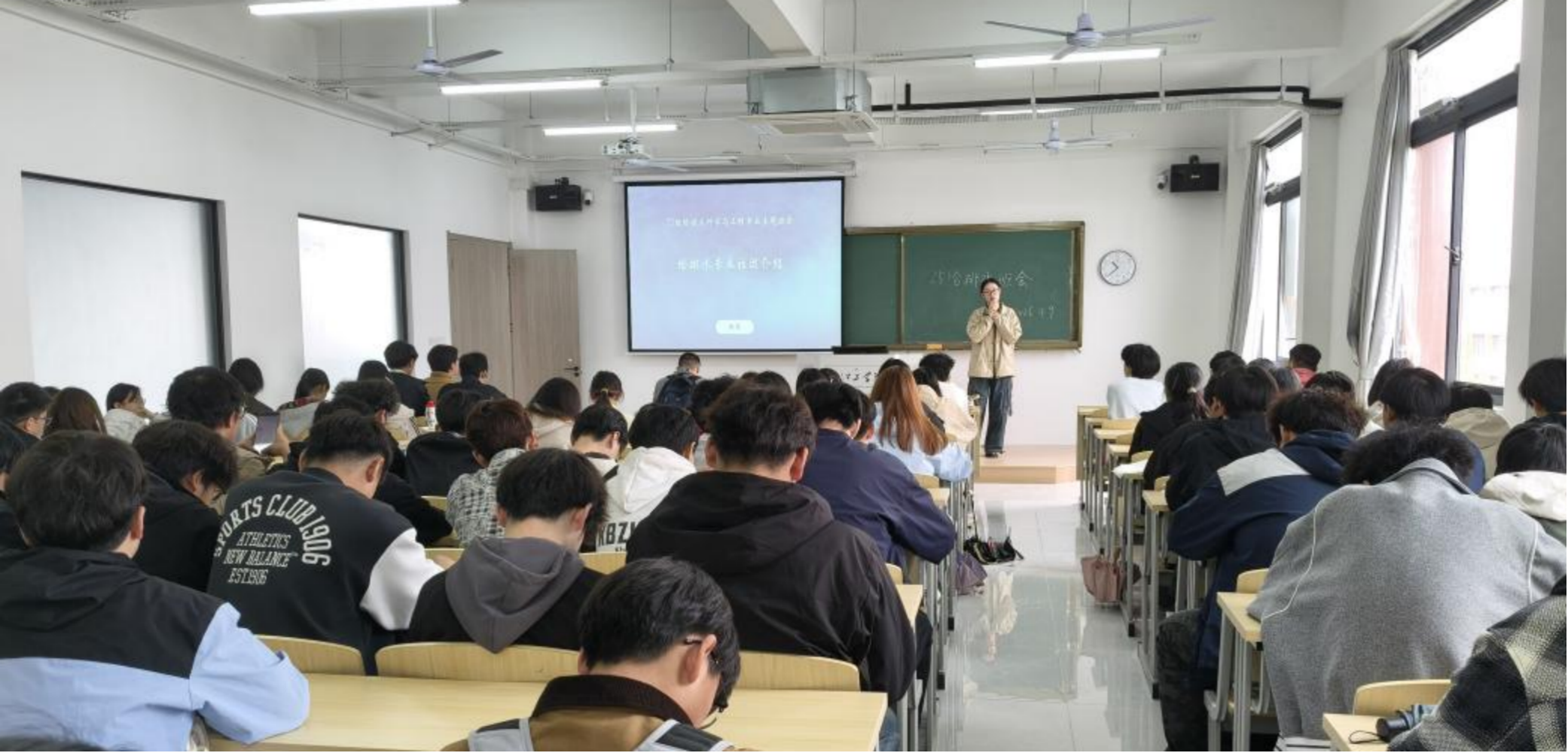 <strong>深耕专业谋发展 规划未来启新程 ——土木与安全工程学院2025级给排水科学与工程专业召开主题班会</strong>