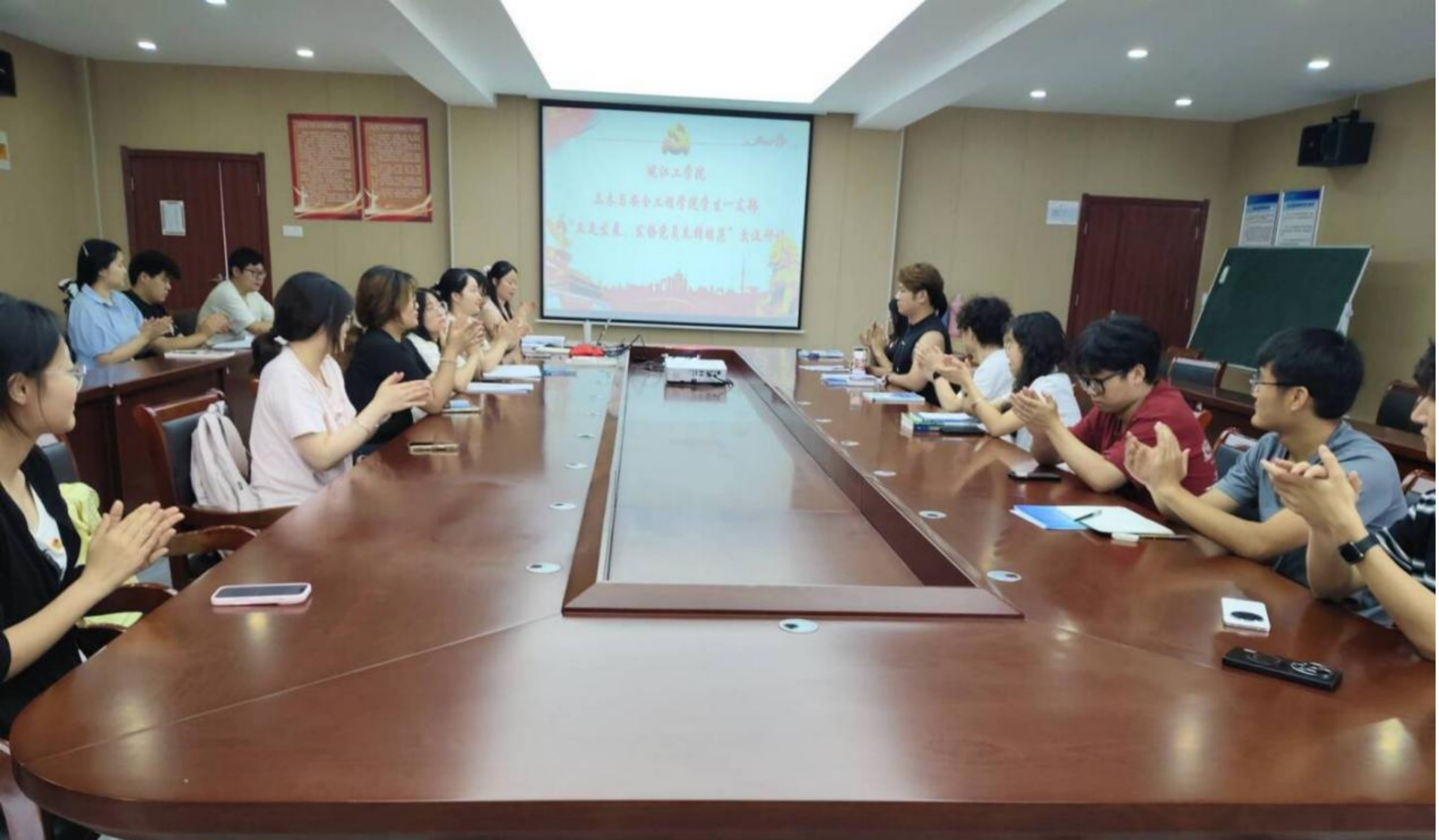 <strong>迎七一・铸先锋薪火传担当 ——土木与安全工程学院学生第一党支部开展毕业生党员先锋岗创建专题活动</strong>