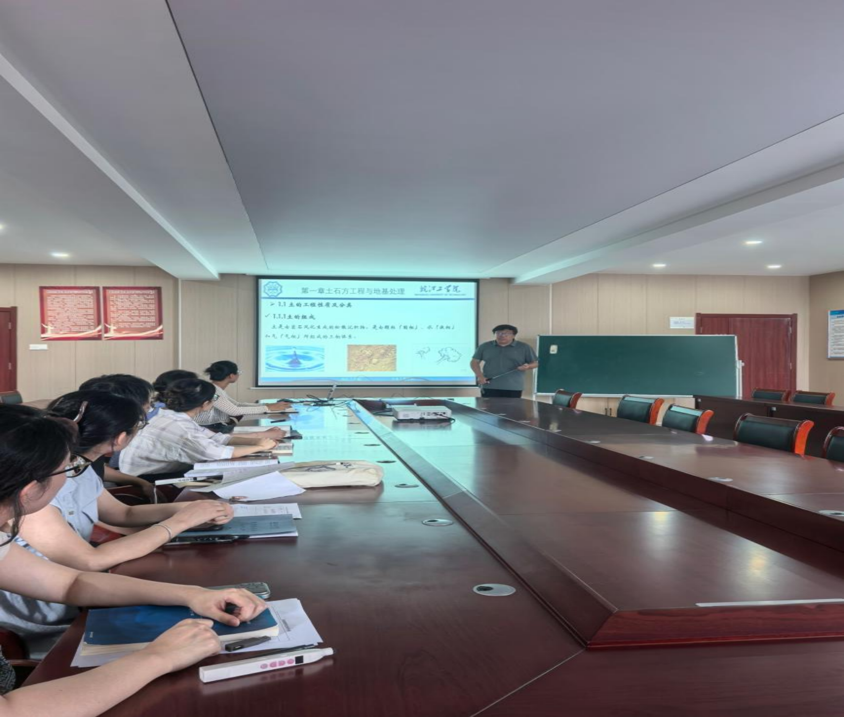 <strong>夯实教学基本功  站稳课堂第一课 ——土木与安全工程学院开展新学期“新上课、上新课”教师试讲活动</strong>