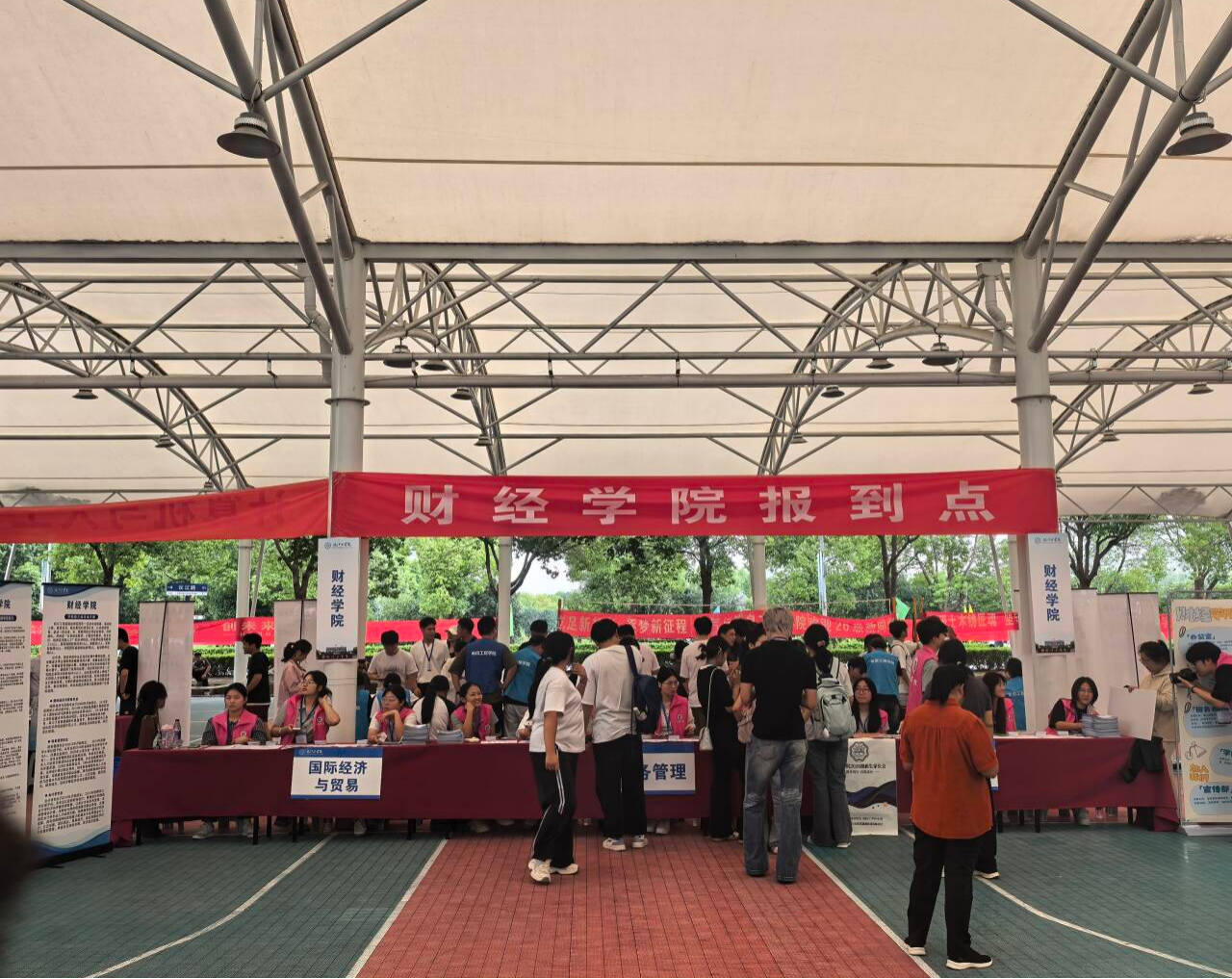 <strong>金秋迎新风正劲，家校同心启新程 —beat365正版唯一官方网站财经学院2026级迎新系列工作圆满完成</strong>
