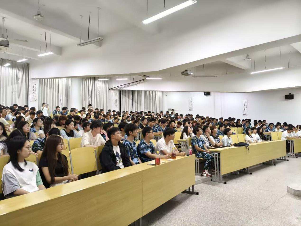 筑牢信仰根基，启航青春新程——计算机与人工智能学院开展 2026 级新生入学教育系列专题讲座
