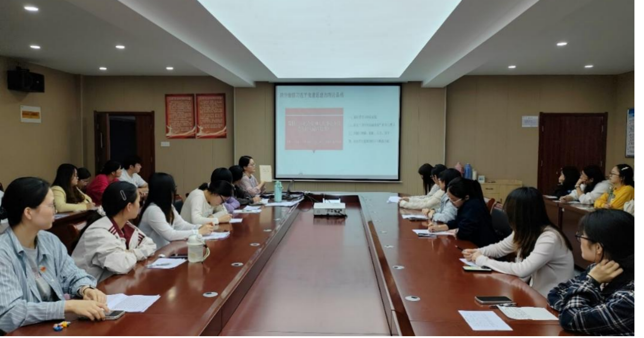 <strong>深学细悟习近平党建思想的理论品格 ——土木与安全工程学院学生第二党支部开展主题党课学习</strong>