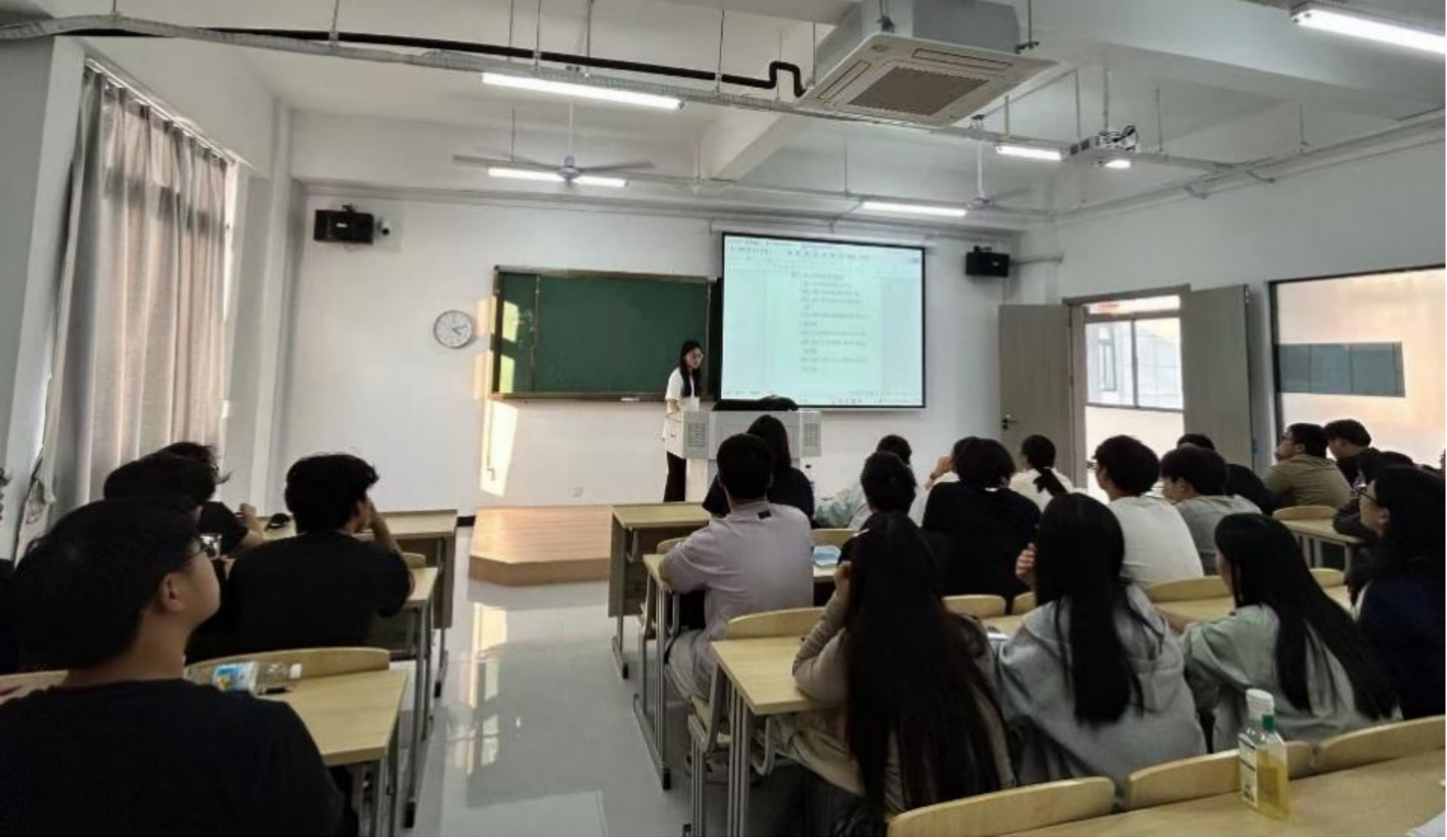 <strong>土木与安全工程学院2026级测绘工程专业开展微专业宣传主题班会</strong>