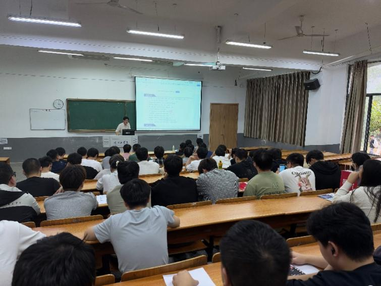 <strong>蓄力秋招  奔赴前程 ——土木与安全工程学院2023级土木工程专业召开秋招就业指导主题班会</strong>